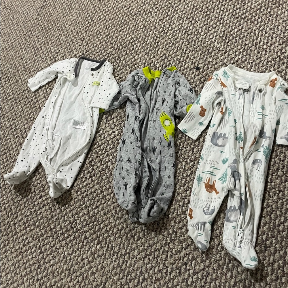 3 pairs of footed pjs 3-6M